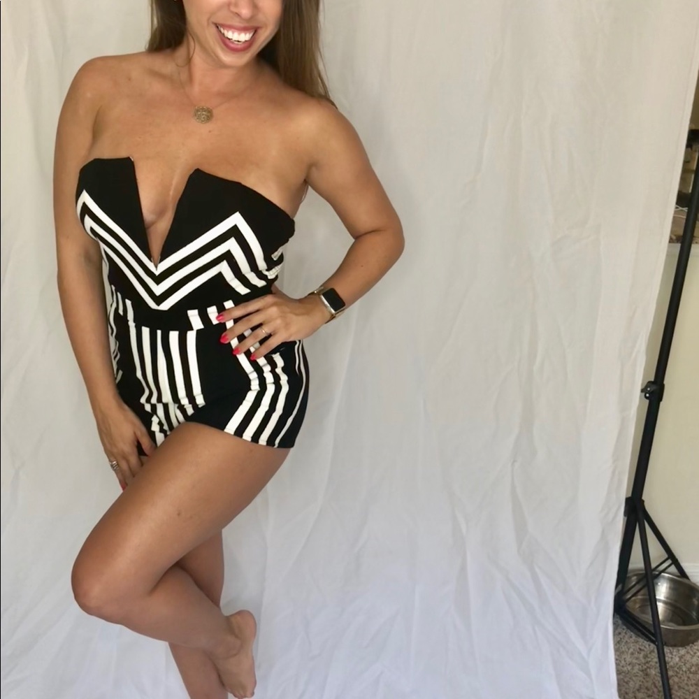 Patterned Romper - Picture 4 of 8